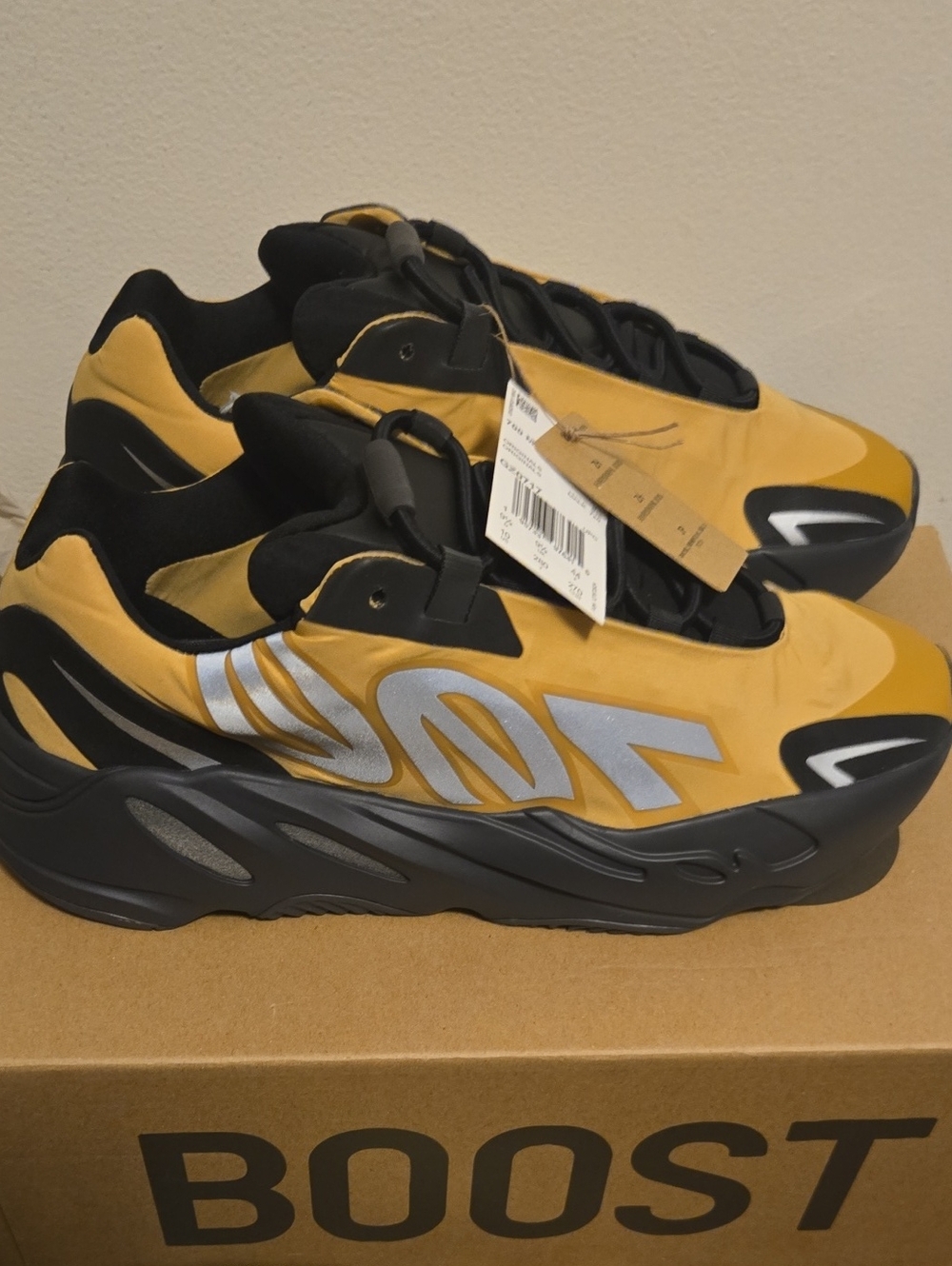 adidas Men's Yellow and Black Athletic Sneakers with Silver Accents